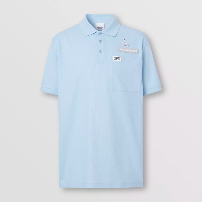 유럽직배송 버버리 남성 스완 슬로건 아플리케 코튼 폴로셔츠 페일 블루 BURBERRY Man Swan and Slogan Appliqué Cotton Polo Shirt 80288371