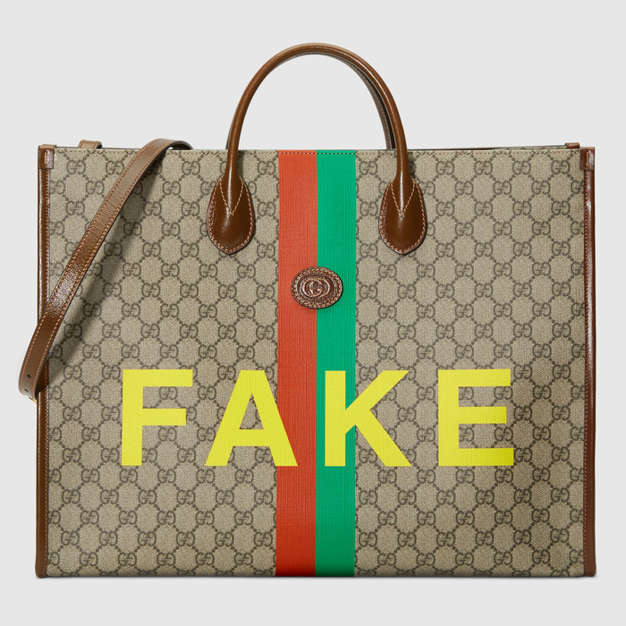 유럽직배송 구찌 GUCCI Gucci &#039;Fake/Not&#039; print large tote bag 6303532GCAG8280
