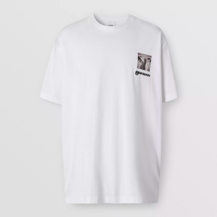 유럽직배송 버버리 남성 코튼 오버사이즈 티셔츠 화이트 BURBERRY Man Montage Print Cotton Oversized T-shirt 45637961