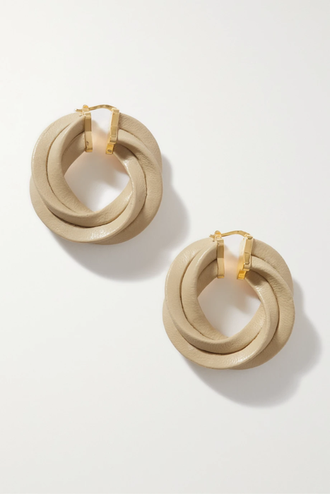유럽직배송 보테가베네타 귀걸이 BOTTEGA VENETA Leather and gold-plated hoop earrings 25185454457351847