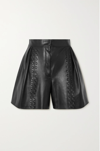 유럽직배송 알렉산더맥퀸 ALEXANDER MCQUEEN Whipstitched pleated leather shorts 1647597284013518