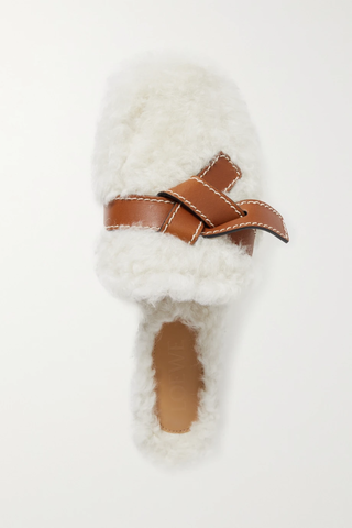유럽직배송 로에베 슬리퍼 LOEWE Gate knotted leather-trimmed shearling slippers 38063312420870494